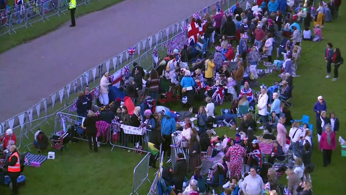 Royal fans gather in Windsor for Harry and Meghan's wedding