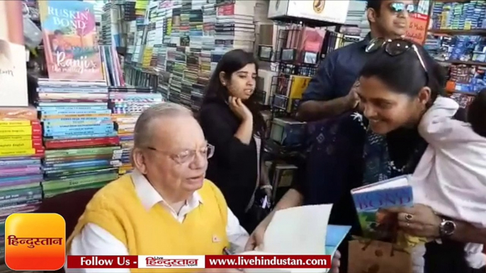 महान लेखक रस्‍क‍िन बॉन्‍ड ने मसूरी में मनाया 84वां जन्मदिन, ऑटोग्राफ लेने के लिए लगी लाइन