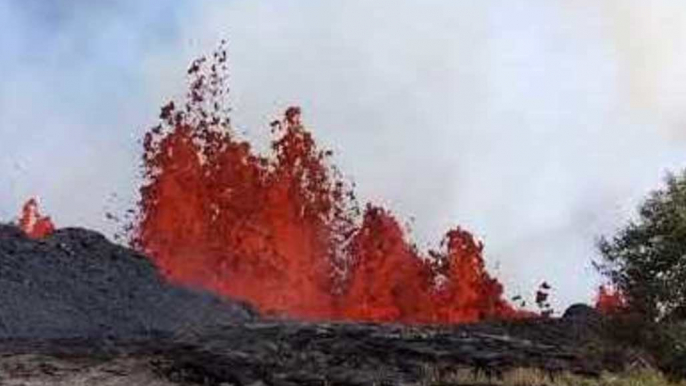 Fountain of Lava Spews at Fissure 20 Near Hawaii's Kilauea Volcano