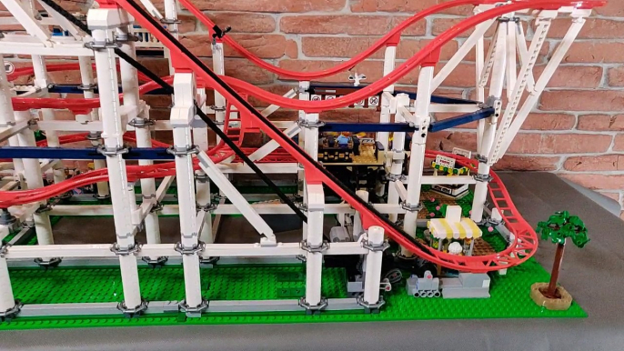 10261 LEGO Creator Expert Roller Coaster