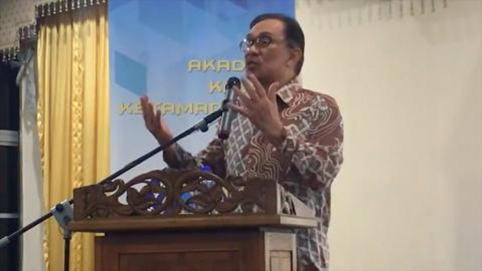 Anwar reiterates his unequivocal support to Tun M