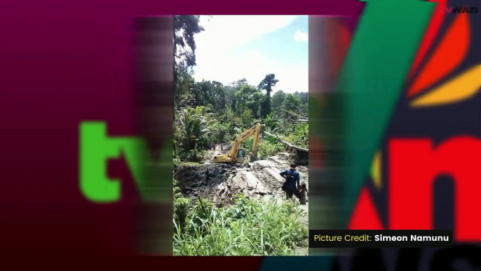 More than a 100 thousand people along the East and West Sepik highway are now cut off from Maprik and Wewak town following a massive landslide along the Peneng