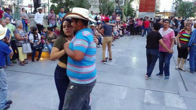 La huaracha sabrosona baila mi cumbia