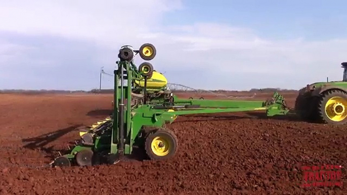 Can You Plant Corn in the Rain with Big John Deere Trors?