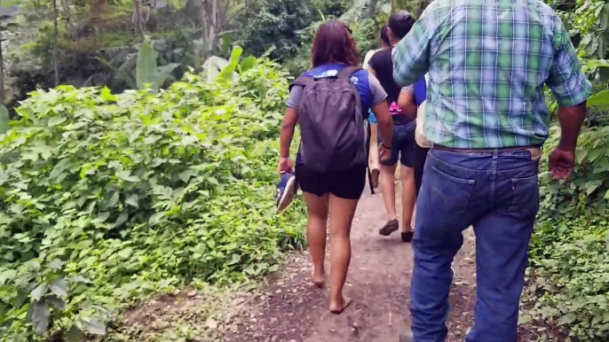 A tomar AGUA en 1 Hoja El agua Nace entre las Piedras 5/6 Solo en Guatemala