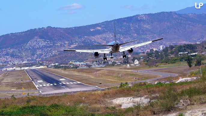 10 Most Extreme Airports in the World