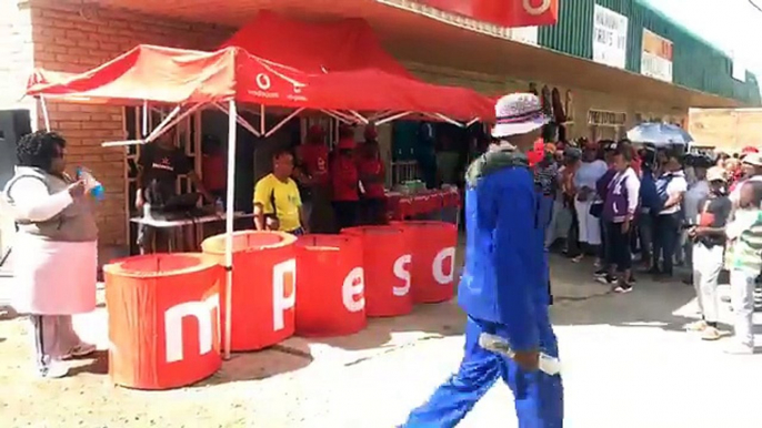 Romella Chelete U tla bona!! Watch as Vodacom M-Pesa customers in Berea win great prizes for simply sending money using M-Pesa! Next stop Hlotse on the 15th D