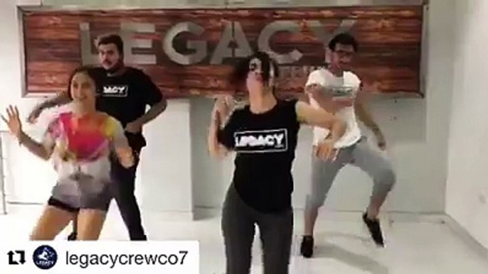 Esooo #PADENTRO ...#Repost  egacycrewco7 with  et_repost・・・¡MARTES!Gozando juntos de este éxito de  uanes.Y todos los martes en el legado podemo