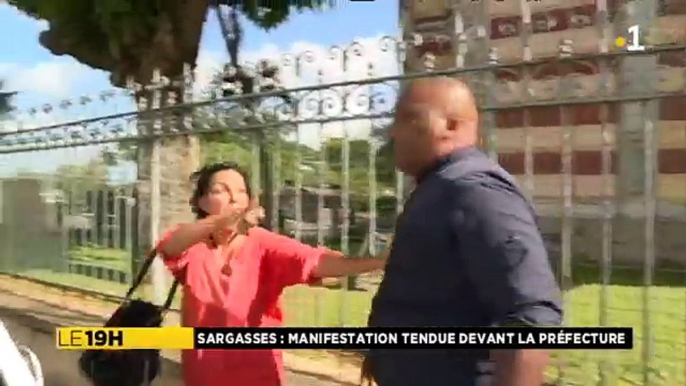 Fort-de-France: Les images chocs de l'agression d'un journaliste reporter d'images de France Télévisions par un policier