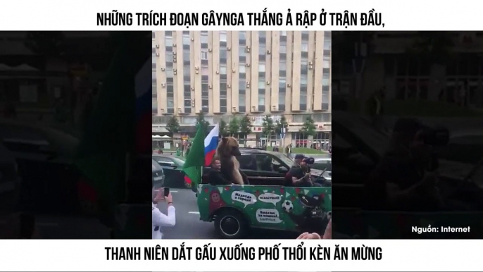 NGA THẮNG Ả RẬP Ở TRẬN ĐẦU, THANH NIÊN DẮT GẤU XUỐNG PHỐ THỔI KÈN ĂN MỪNG