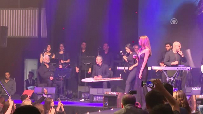 Lübnanlı Sanatçı Nancy Ajram Konser Verdi