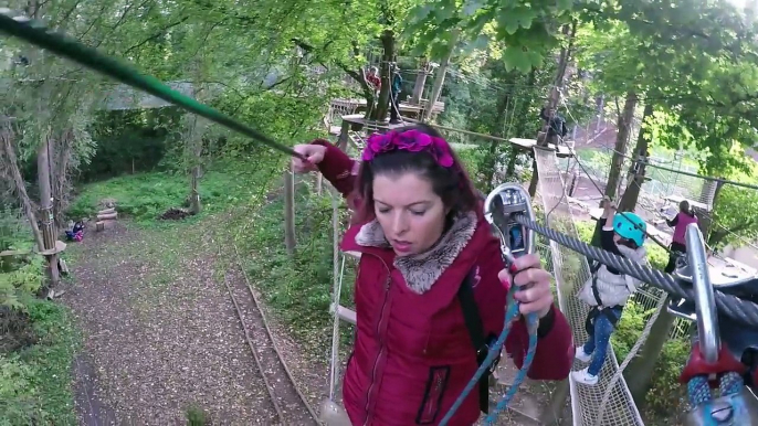 VLOG - PANIQUE pour MAMAN et SAUT dans le vide pour PAPA!!! - Aventure en Famille à l'accrobranche