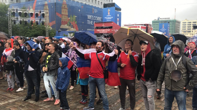 La déception des supporters russes                            lors de la défaite contre l’Uruguay.