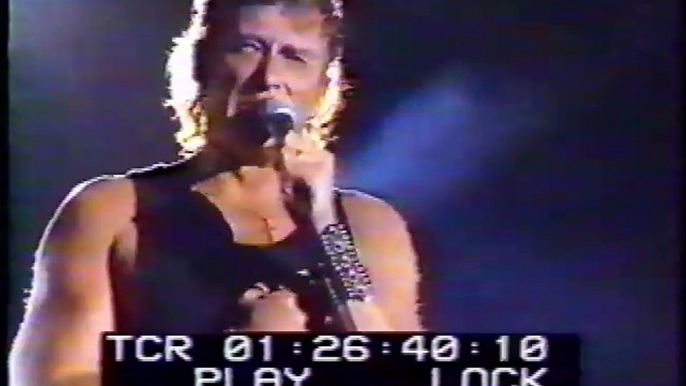 Johnny Hallyday enflamme l'été 1991 : Vivez l'intensité de sa tournée estivale - Une odyssée musicale inoubliable avec le légendaire rockeur français !