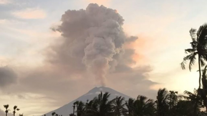 Mount Agung Eruption Threatens to Disrupt Flights in Bali