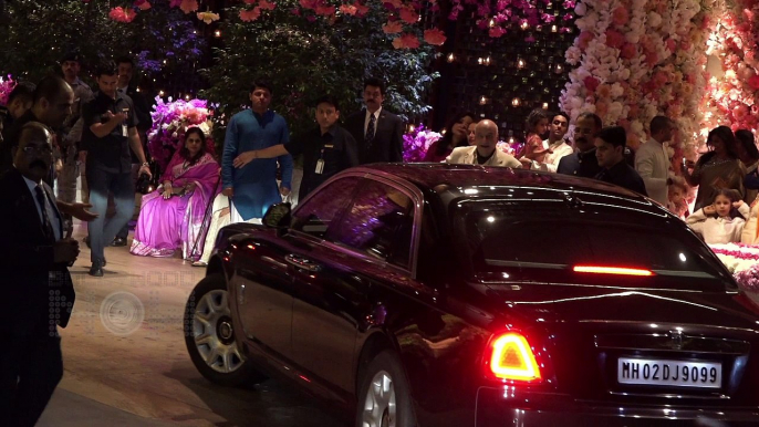 Priyanka Chopra Nick Jonas Walk Hand-In-Hand At Akash Ambani And Shloka Mehta Pre-Engagement Party