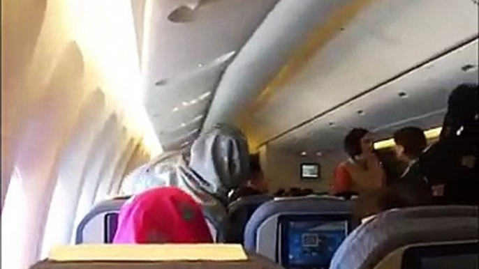 PIA Air hostess Fight Wid Passenger During Flight...