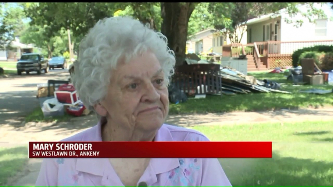 Iowa Residents Say Neighborhood is `Like a War Zone,` Filled With Trash After Flooding a Week Ago