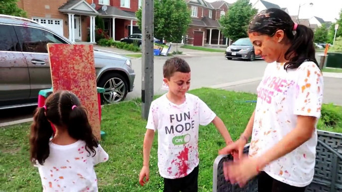 Kids Pretend Play going to the Car Wash in MOM Car