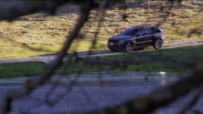 Jeep Grand Cherokee Driving Video | AutoMotoTV