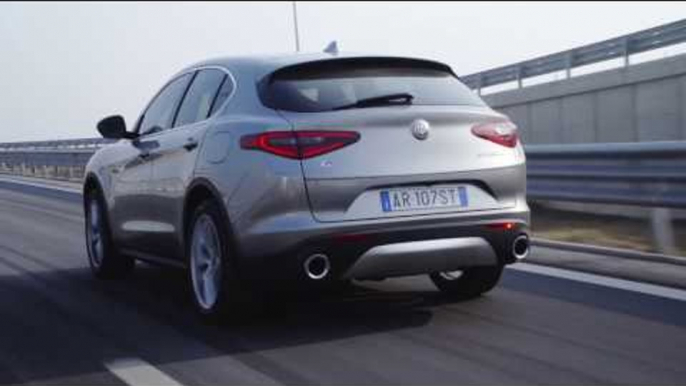 Alfa Romeo Stelvio - Design Review | AutoMotoTV