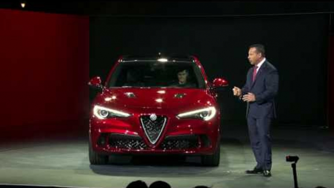 Alfa Romeo Stelvio Detailed Presentation | AutoMotoTV