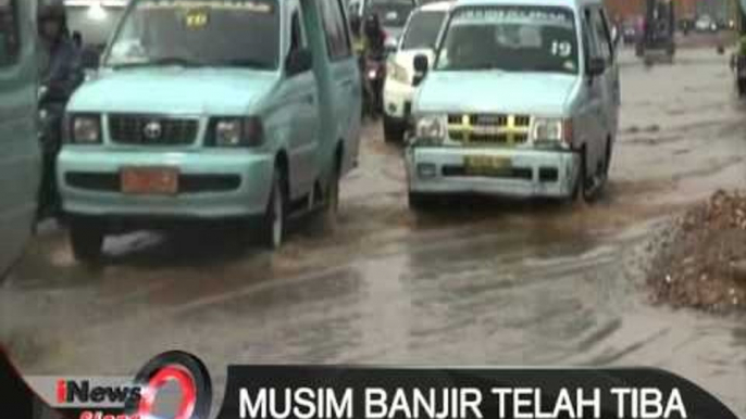 curah hujan tinggi, jalan raya kalimalang terendam banjir - iNews Siang 17/02