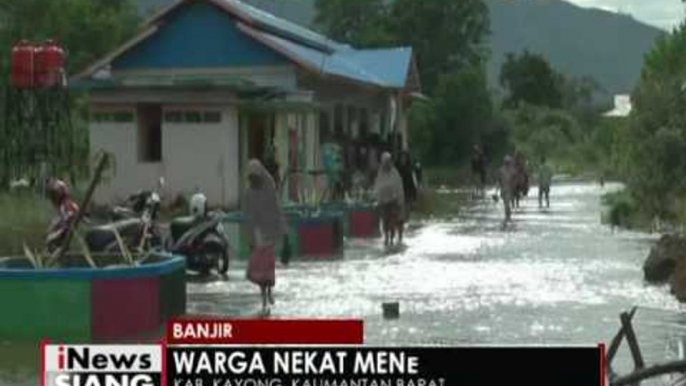 Hujan lebih dari 8 jam akibatkan Kab. Kayong, Kalbar terendam banjir - iNews Siang 17/11