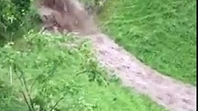 arina Gassner liess uns dieses Video aus Rotenboden in Triesenberg zukommen. Ist bei euch alles trocken geblieben oder habt ihr auch  Videos oder Bilder, dann