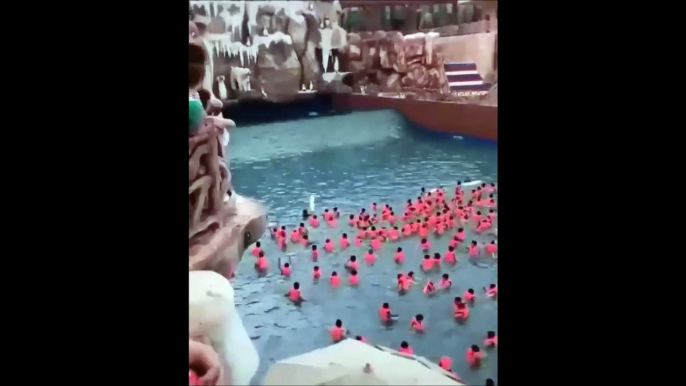 Cette piscine à vague est dingue... Tsunami