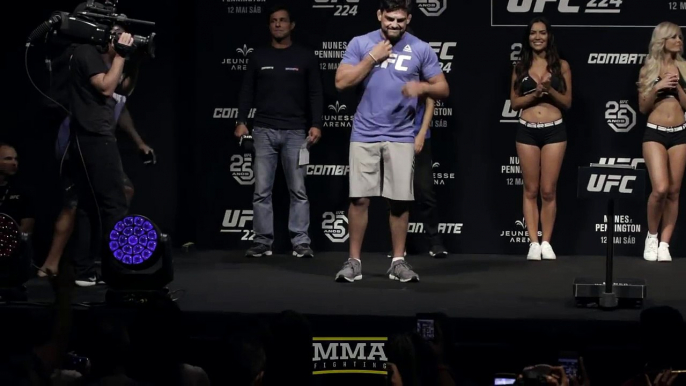 UFC 224: Jacare Souza vs. Kelvin Gastelum Weigh-in Staredown - MMA Fighting