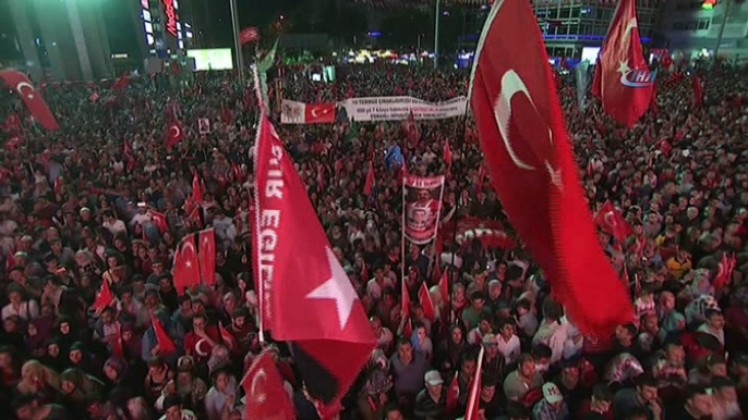 TBMM Başkanı Binali Yıldırım: '15 Temmuz’da aynen Çanakkale’de, İstiklal Savaşı’nda olduğu gibi bütün felaketler karşısında tek yürek, bilek olmuş, iradesini bir avuç darbeciye çiğnetmeyen yüce Türk milleti vardır'