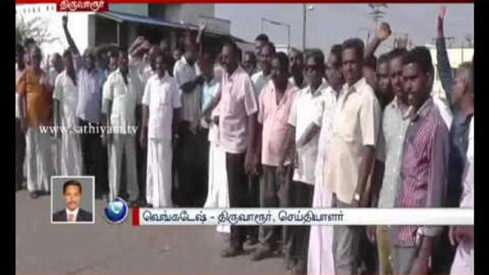 Passengers suffers for going Outstation - Strike by Transportation workers in Thiruvaraur