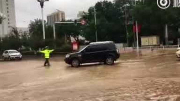 Torrential Rain Causes Flash Flooding in Lanzhou Streets