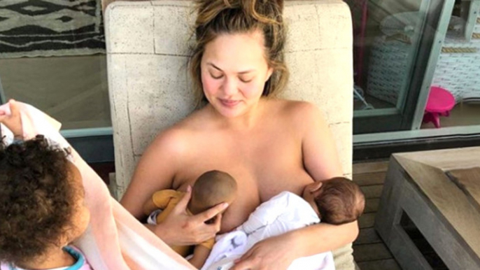 Bebeğini Emzirme Pozuyla Olay Olan Seksi Yıldız Chrissy Teigen, Üstsüz Fotoğrafıyla Yürek Hoplattı