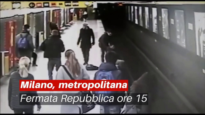 Bimbo cade sui binari in Metro a Milano, eroe rischia la vita e lo salva - Notizie.it