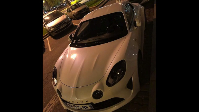 Alpine A110 dans la rue