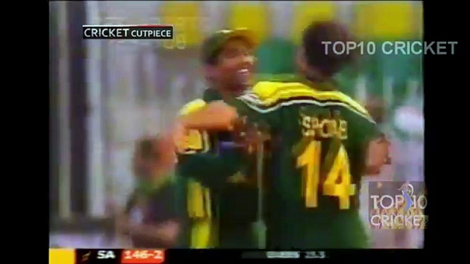 Top 10 Best Bowled Wickets by Shoaib Akhtar in Cricket History of all Times