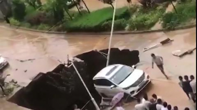 Car narrowly swallowed by sinkhole in China