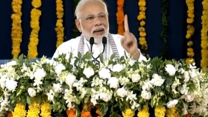 PM Modi In Gujarat: M Modi Valsad says - now full money of the poor comes to their home