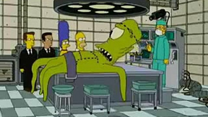 Homer kills alien with a pillow