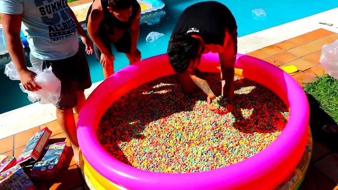 LLENAMOS UNA PISCINA DE CEREALES AMERICANOS !! INCREIBLE !! Makiman