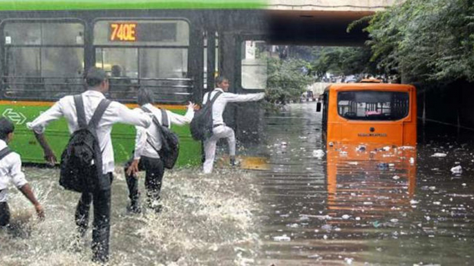 Delhi Heavy Rainfall causes Waterlogged Roads  | Oneindia News