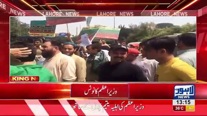 Breaking: Imran Khan took Notice of protest outside Zaman Park