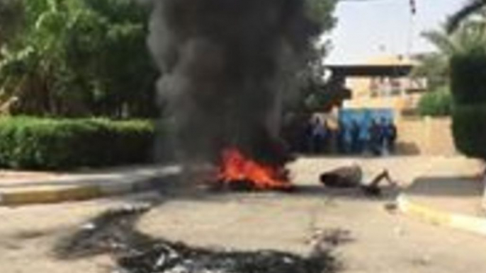 Protesters Burn Tires in Front of Zubayr Council Building as Basra Unrest Continues