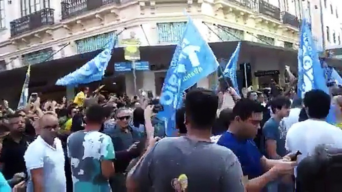 Jair Bolsonaro leva facada durante ato de campanha em Juiz de Fora