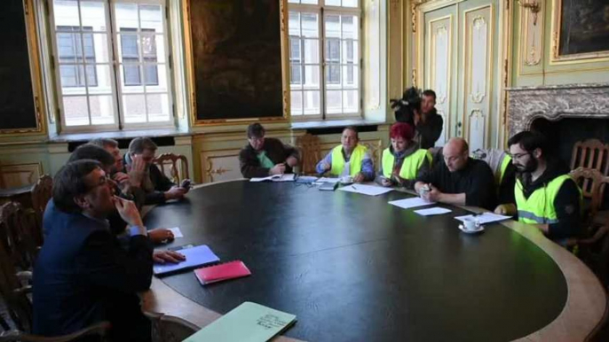 Liège : les gilets jaunes rencontrent le bourgmestre Willy Demeyer