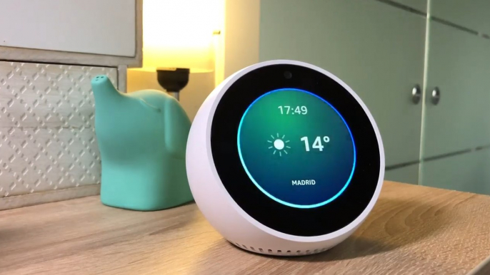 Así es el Amazon Echo Spot, el altavoz inteligente más barato de Amazon