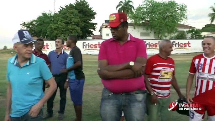 VÍDEO: Prefeito de Cajazeiras e presidente da FPF entregam premiação do Campeonato Municipal de Cajazeiras