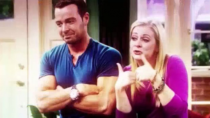 Melissa And Joey S03E33 - Don't Look Back in Anger